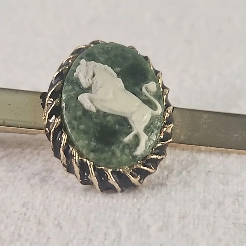 Cufflinks & Tie Clip Cameo Horse Gold Tone With Mesh Wrap Around Strap Vintage
